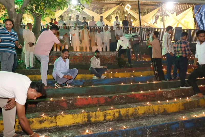 पाँच हज़ार आशीर्वाद के दीयों से रोशन हुआ नरसिंह मंदिर तट