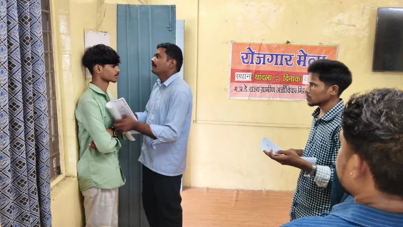 थांदला में आयोजित रोजगार मेले में 29 युवक-युवतियों का चयन