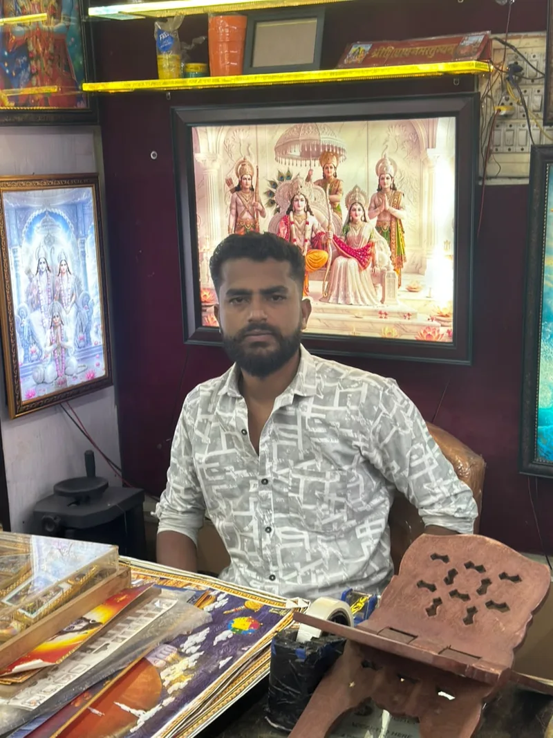 संत रविदास योजना से संवरी नवीन की राह, फोटो फ्रेमिंग व्यवसाय से बने आत्मनिर्भर